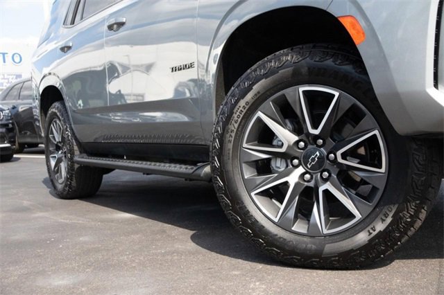 Used 2024 Chevrolet Tahoe Z71 w/ Luxury Package image 3