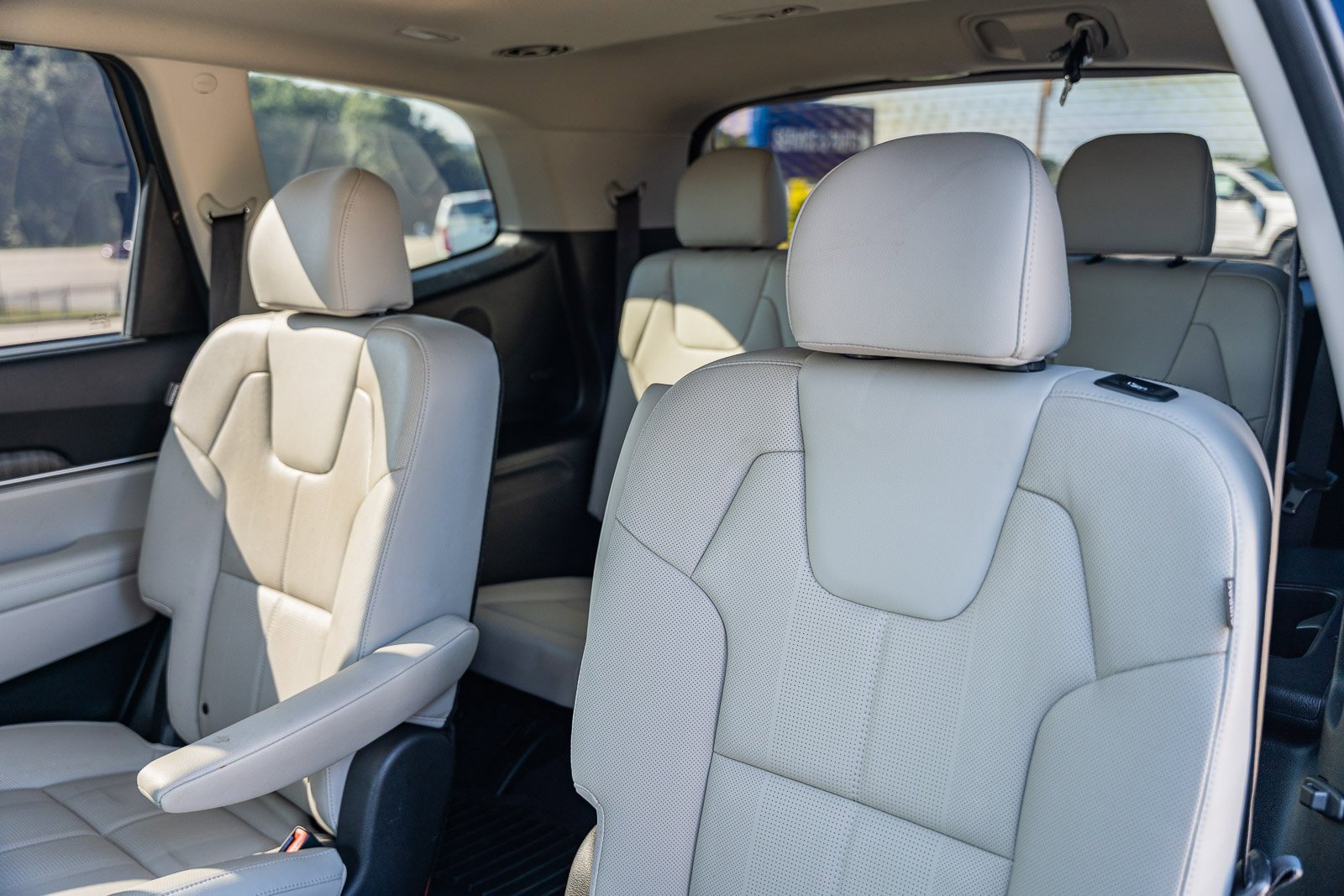 Used 2024 Kia Telluride SX w/ Towing Package image 18