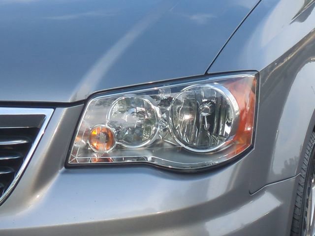 Used 2015 Chrysler Town & Country Touring w/ Driver Convenience Group image 17