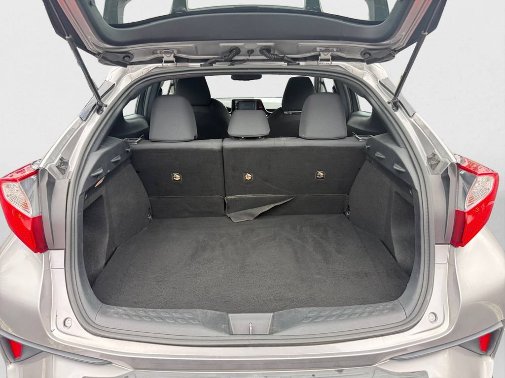 Used 2018 Toyota C-HR XLE FWD image 12