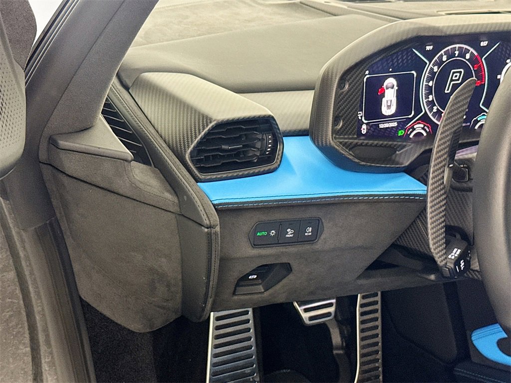 Used 2024 Lamborghini Revuelto image 10