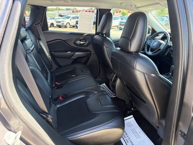 Used 2019 Jeep Cherokee Latitude Plus FWD image 18