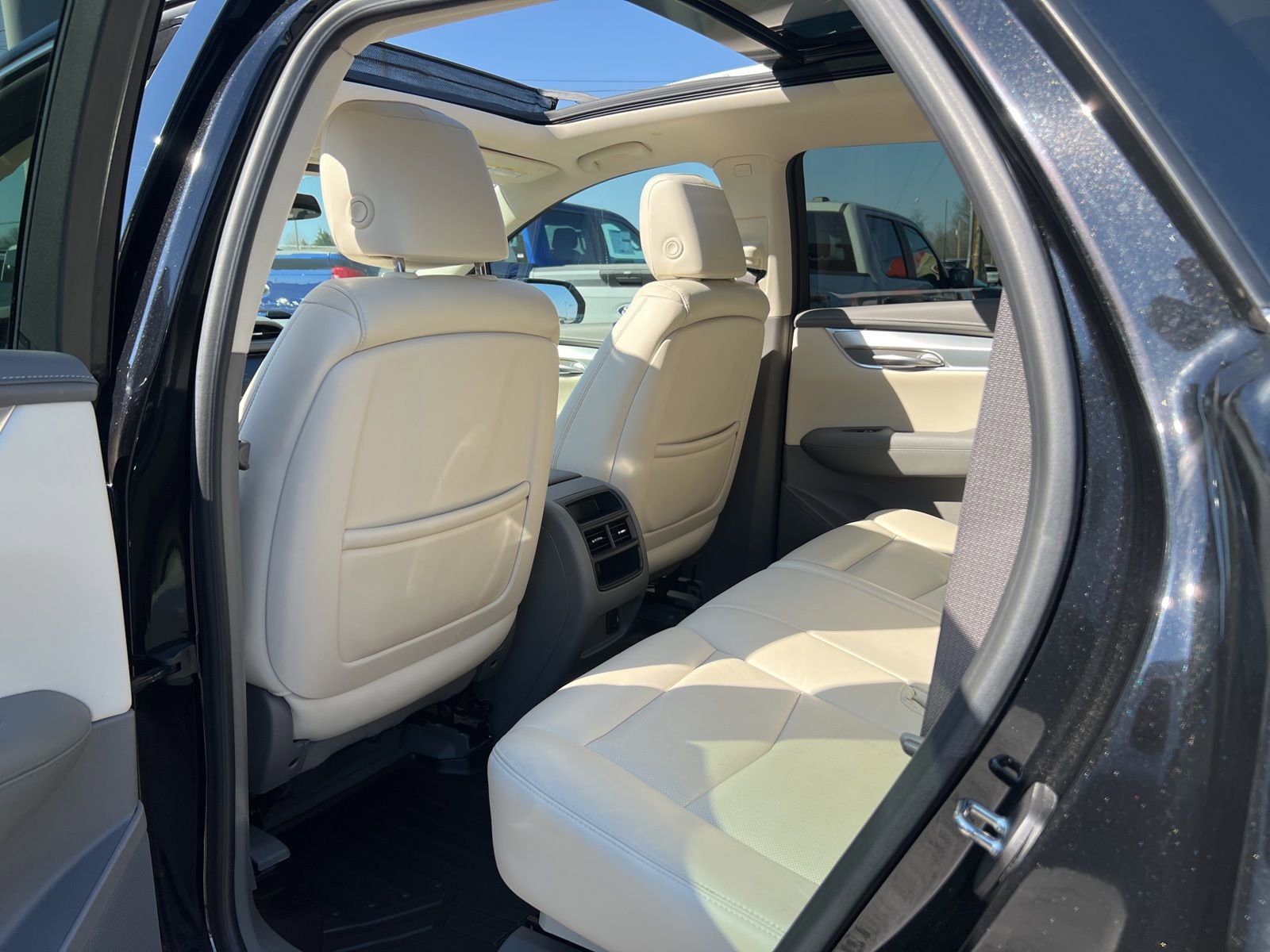 Used 2018 Cadillac XT5 Luxury w/ Driver Awareness Package image 48