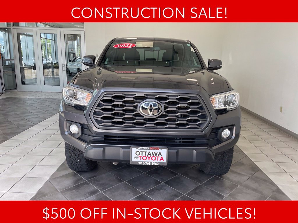 Used 2021 Toyota Tacoma TRD Off-Road w/ Technology Package AWD/4WD image 3