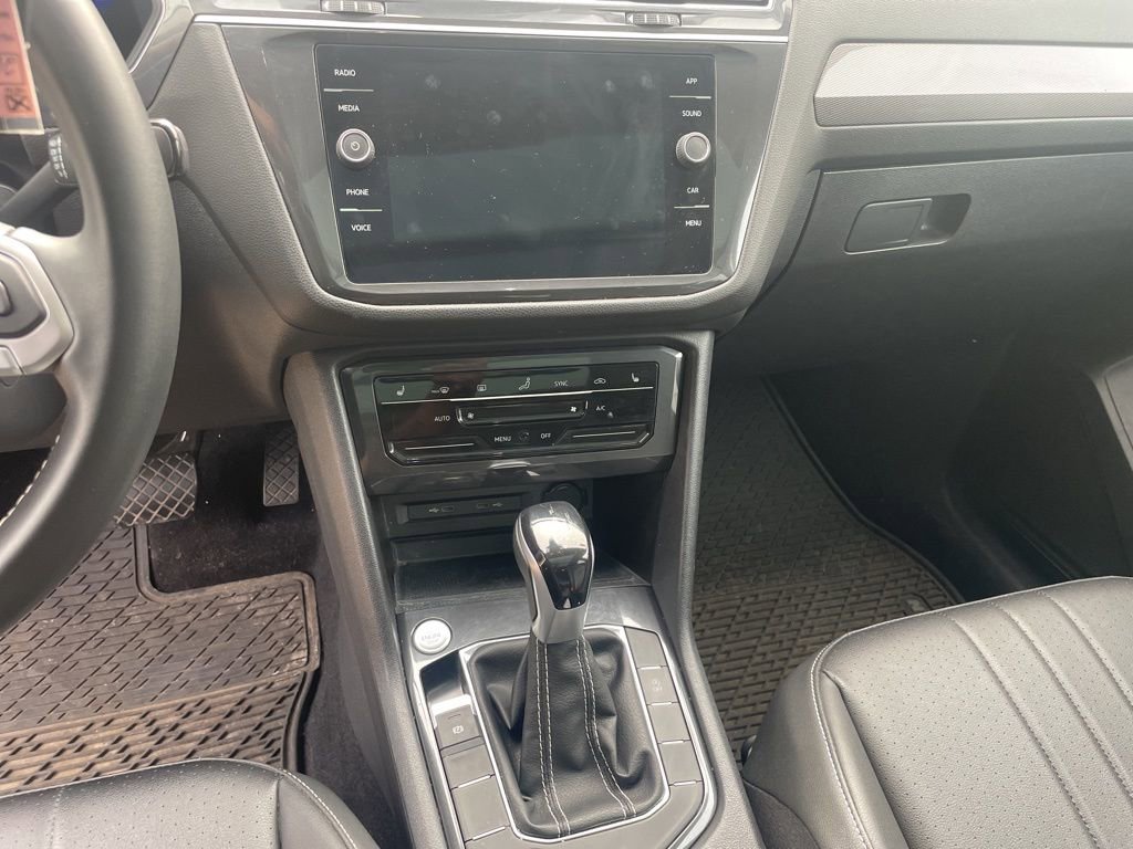 Used 2023 Volkswagen Tiguan SE w/ Panoramic Sunroof Package AWD/4WD image 7