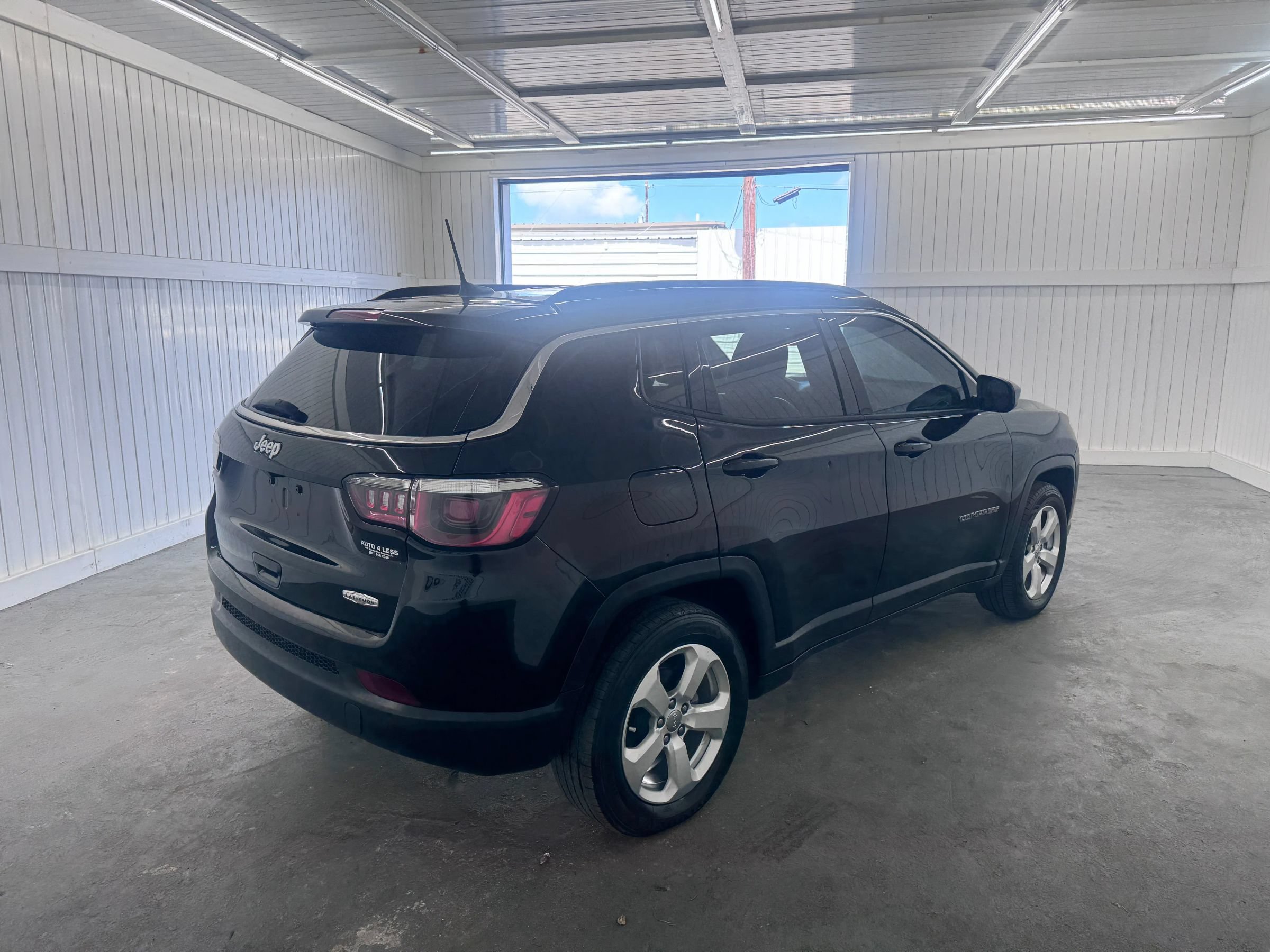 Used 2019 Jeep Compass Latitude FWD image 5