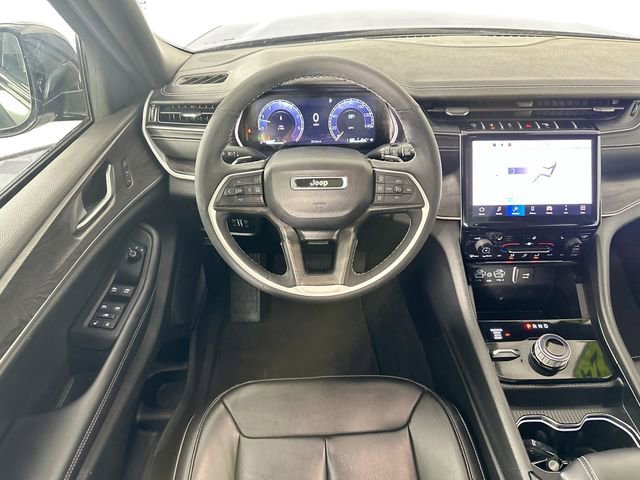 Used 2024 Jeep Grand Cherokee Limited w/ Black Appearance Package AWD/4WD image 11