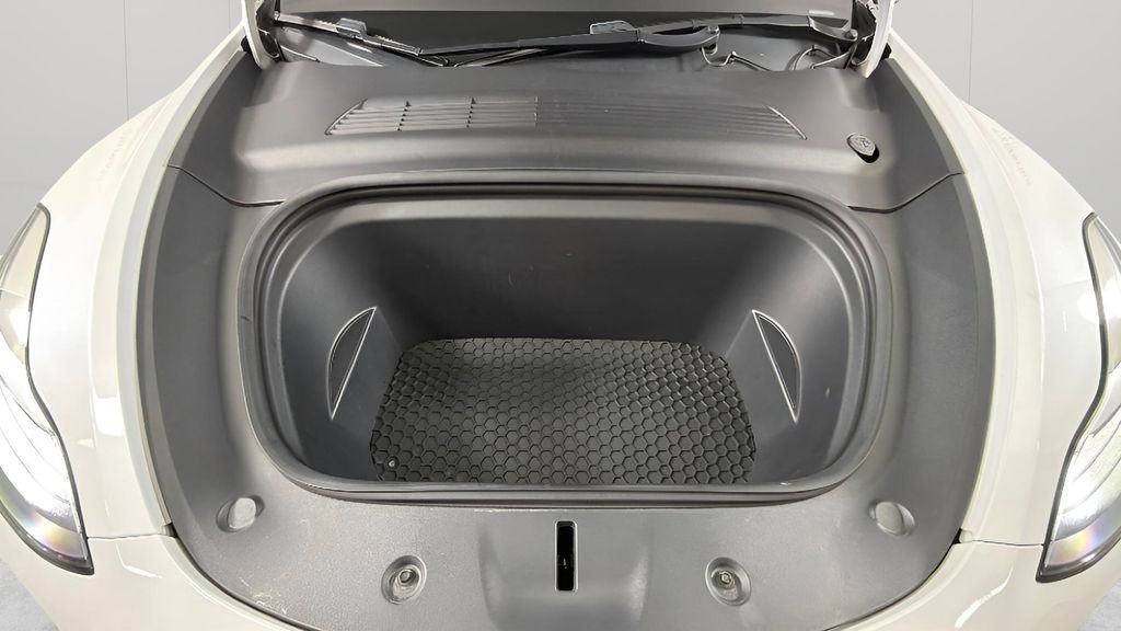 Used 2020 Tesla Model Y Long Range AWD/4WD image 38