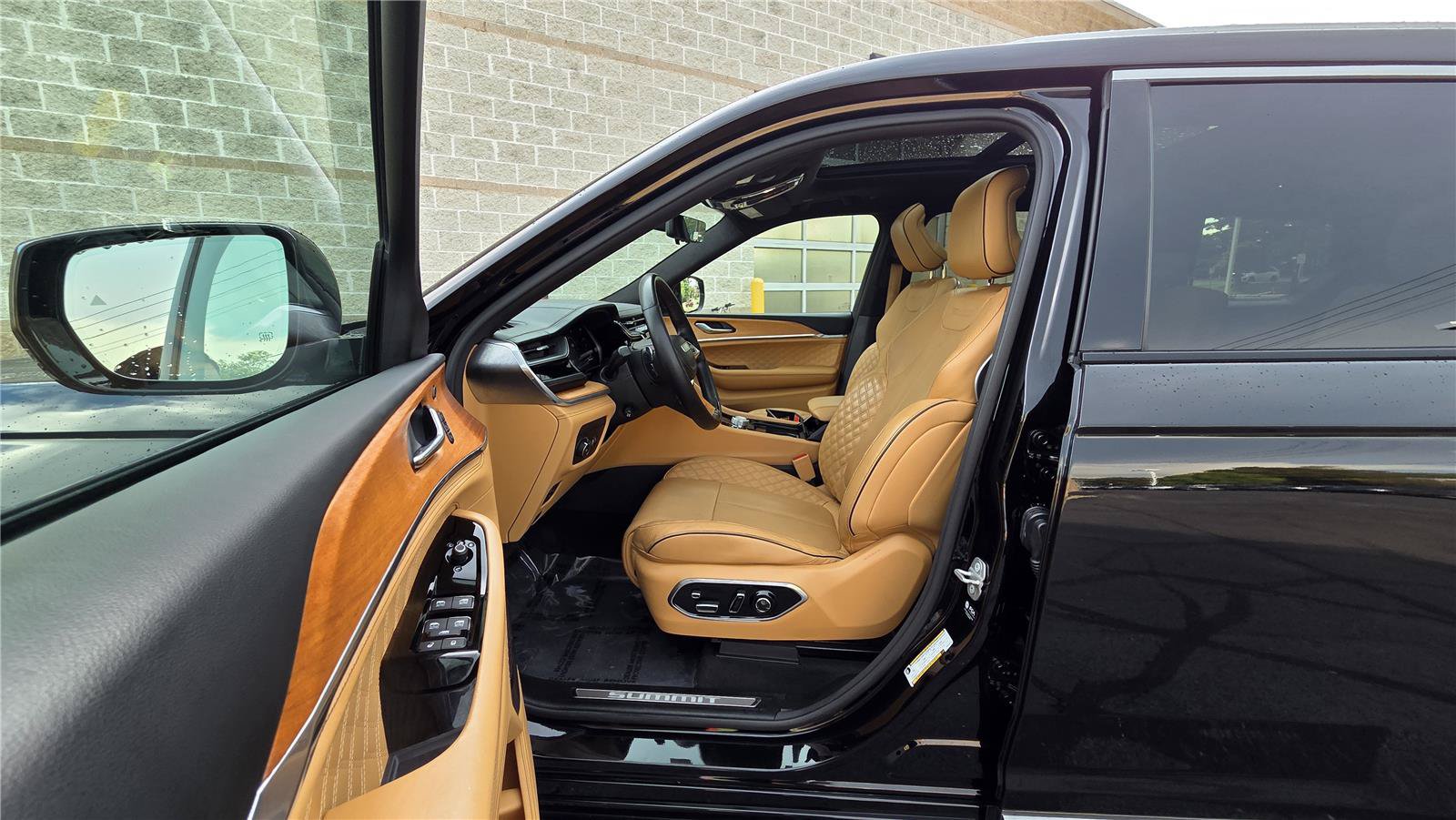 Used 2022 Jeep Grand Cherokee L Summit AWD/4WD image 15