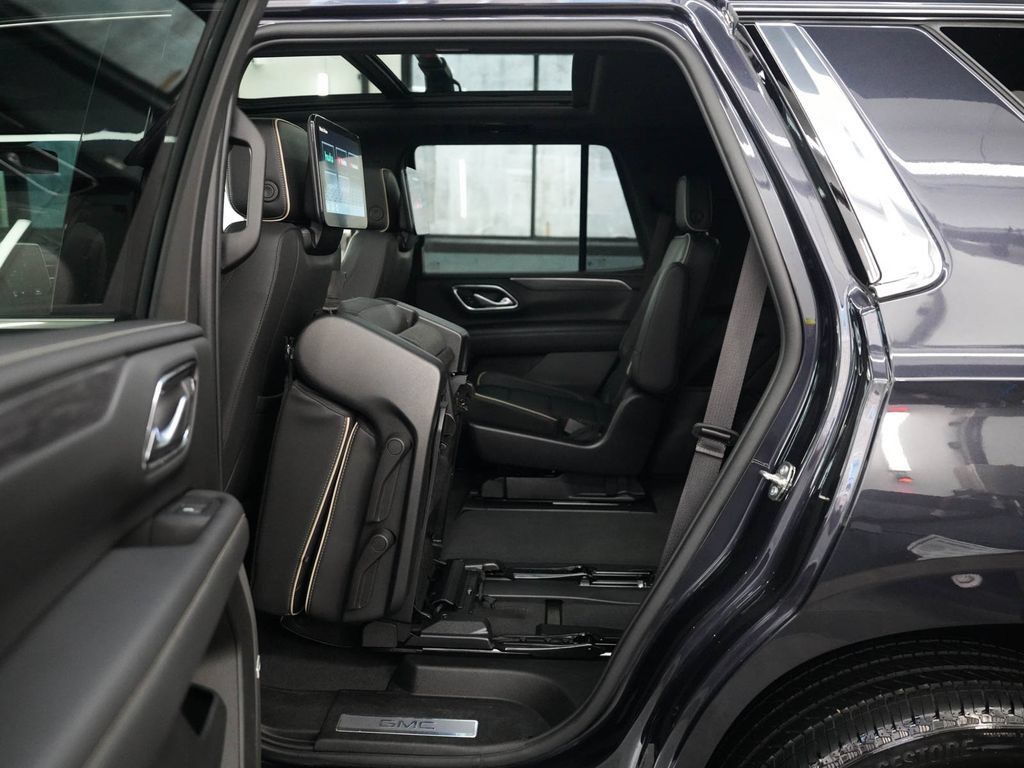 Used 2023 GMC Yukon SLT w/ SLT Premium Package AWD/4WD image 31