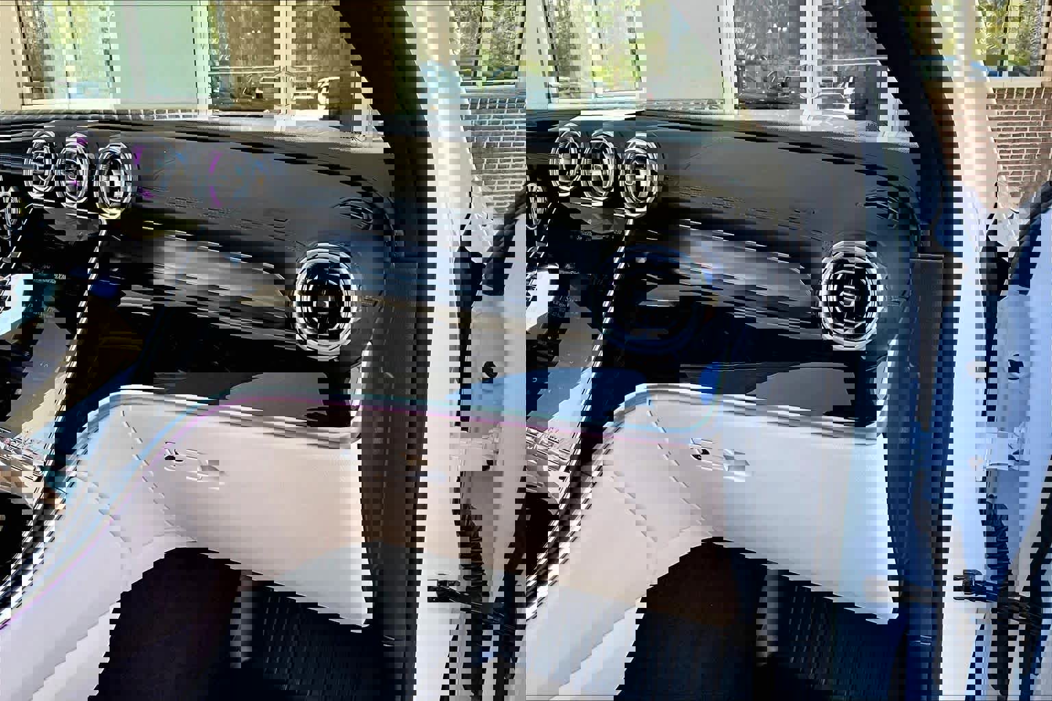 Used 2025 Mercedes-Benz GLC 300 4MATIC image 19