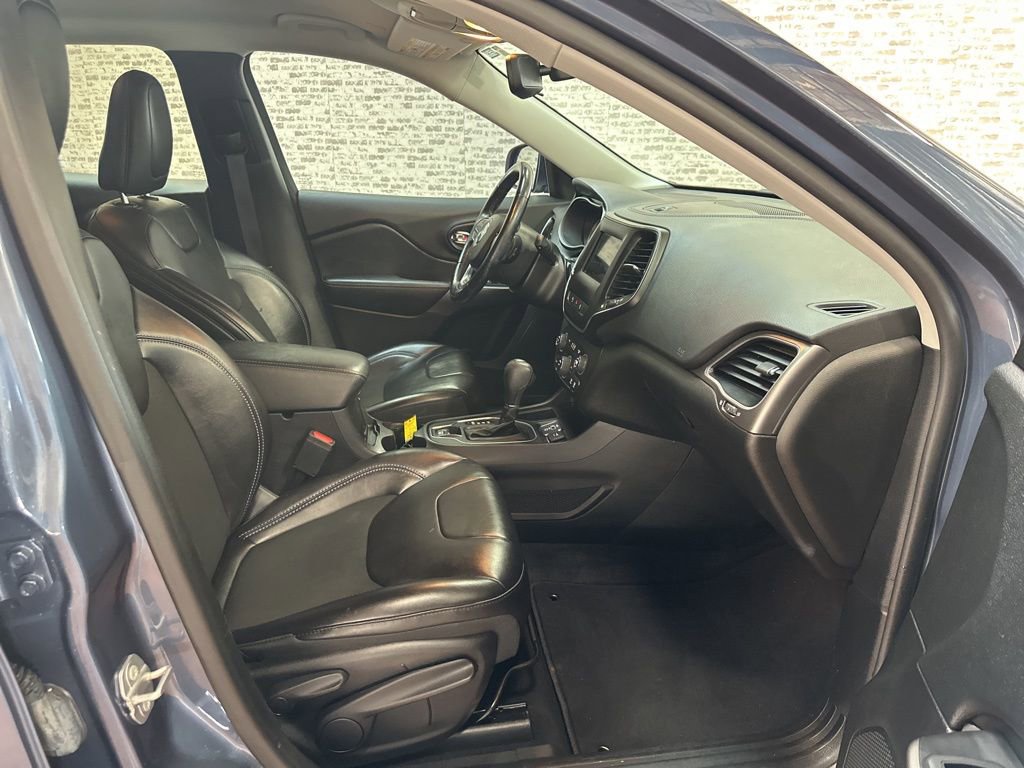 Used 2021 Jeep Cherokee Latitude Plus image 11