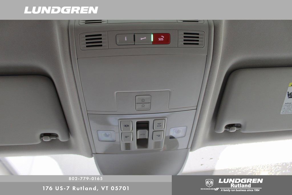 Used 2024 Volkswagen Taos SE w/ Panoramic Sunroof Package image 39