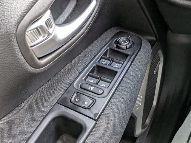Used 2021 Jeep Renegade Latitude w/ Sun & Sound Group FWD image 24