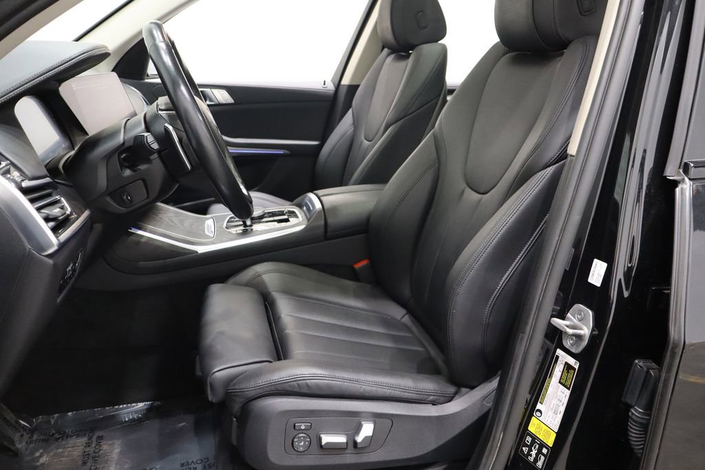 Used 2022 BMW X7 xDrive40i w/ Cold Weather Package image 13