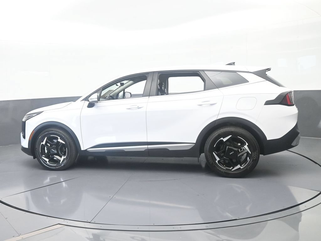 Used 2026 Kia Sportage EX FWD image 3