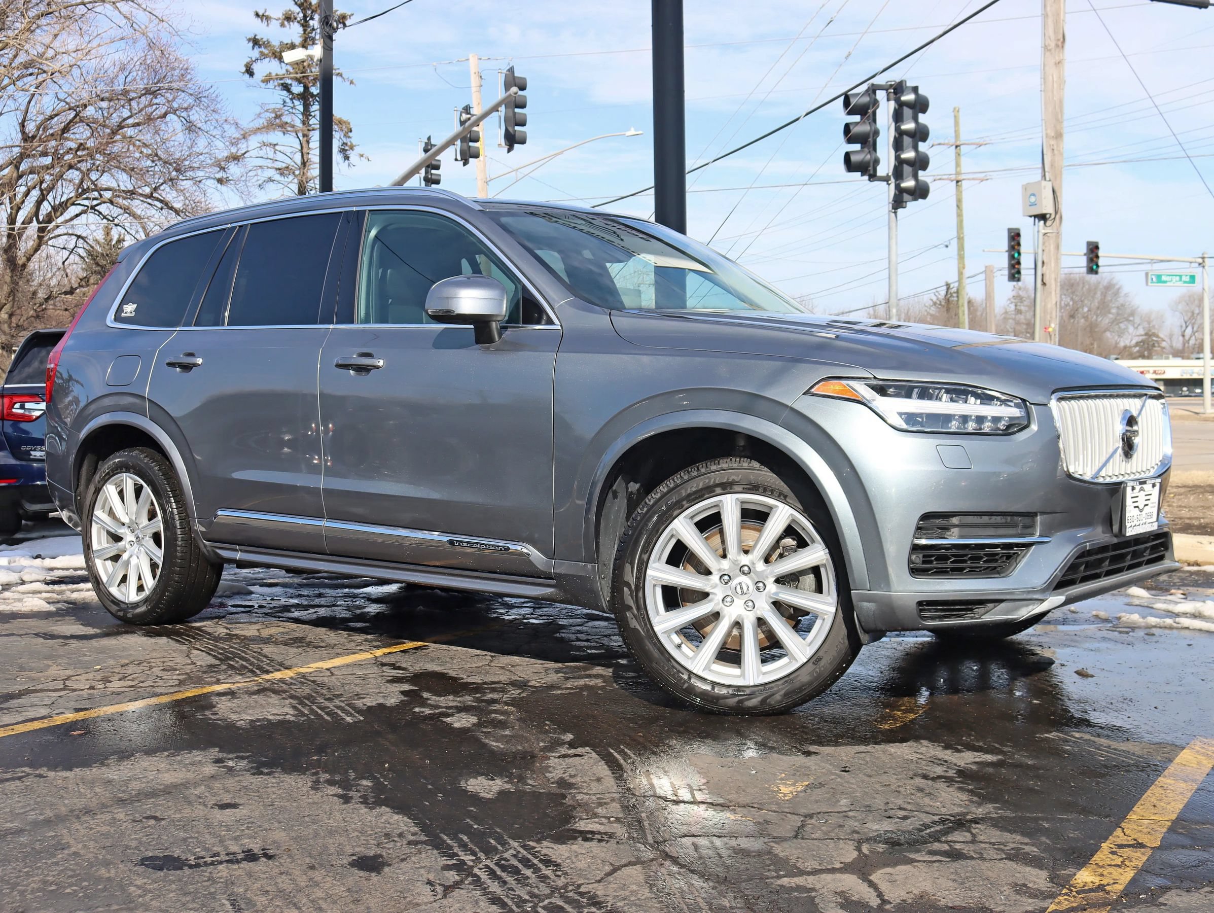 Used 2016 Volvo XC90 T8 Inscription w/ Protection Package Plus AWD/4WD image 2