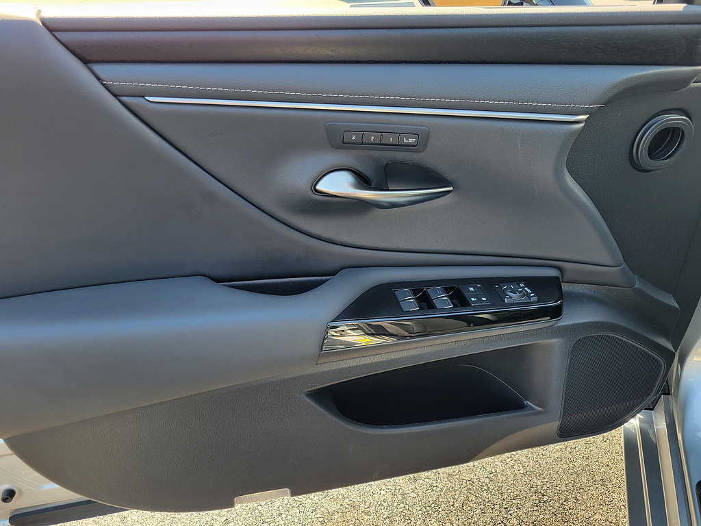 Used 2024 Lexus ES 350 w/ Premium Package FWD image 17