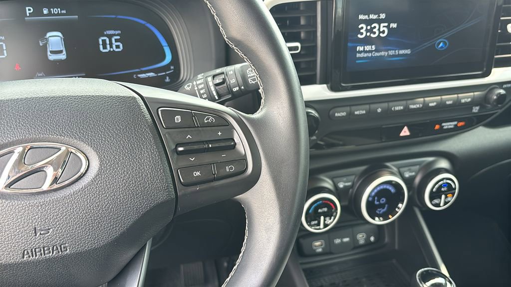 Used 2023 Hyundai Venue Limited image 18