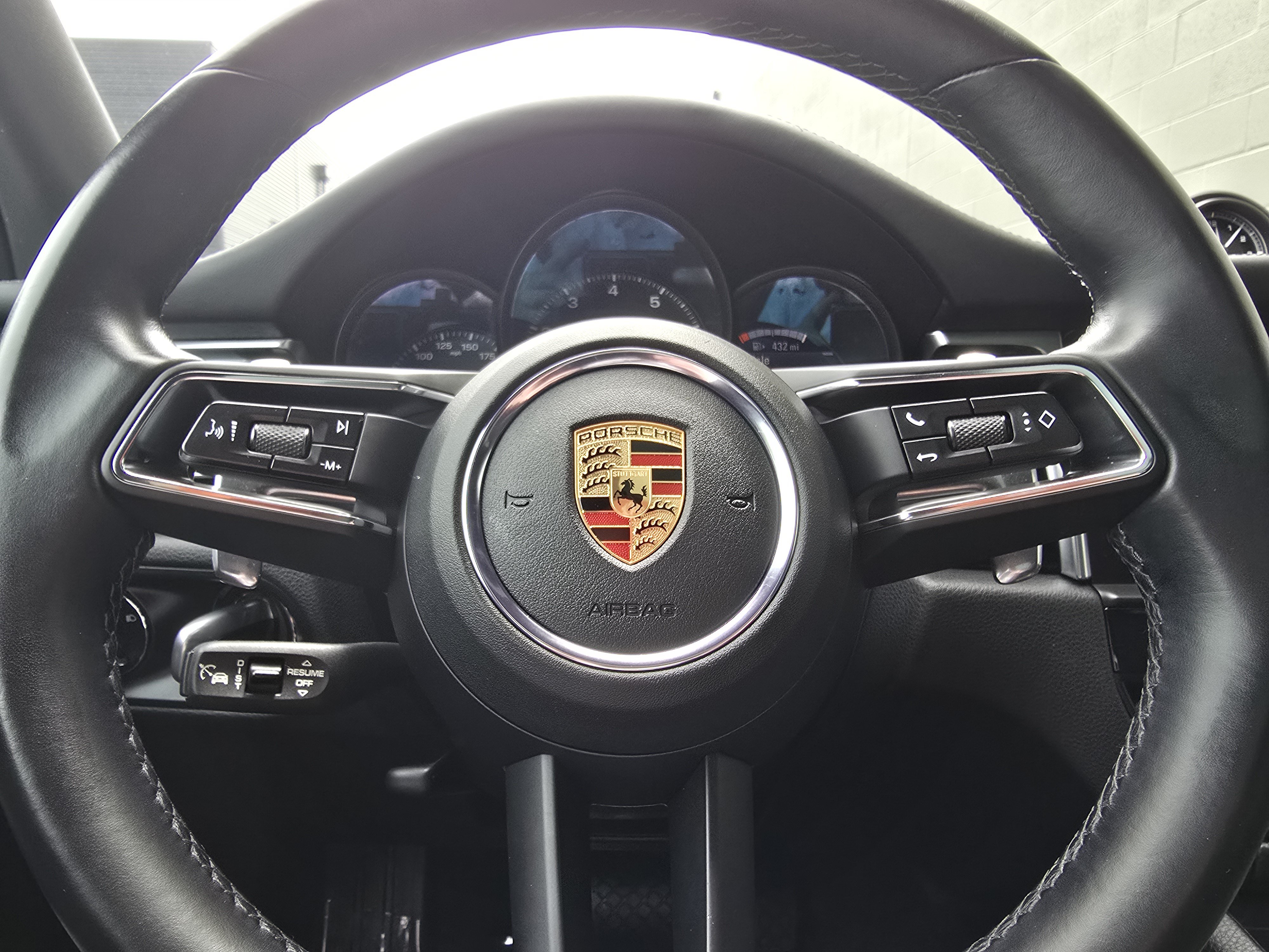Certified 2023 Porsche Macan AWD/4WD image 23