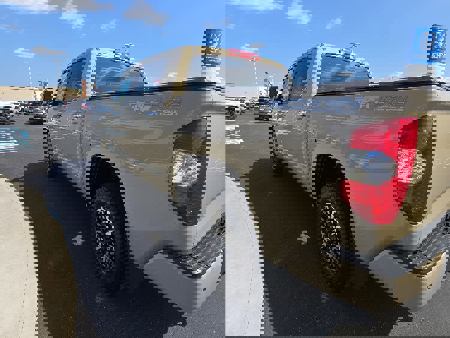 Used 2017 Toyota Tundra Limited w/ Limited Premium Package image 6