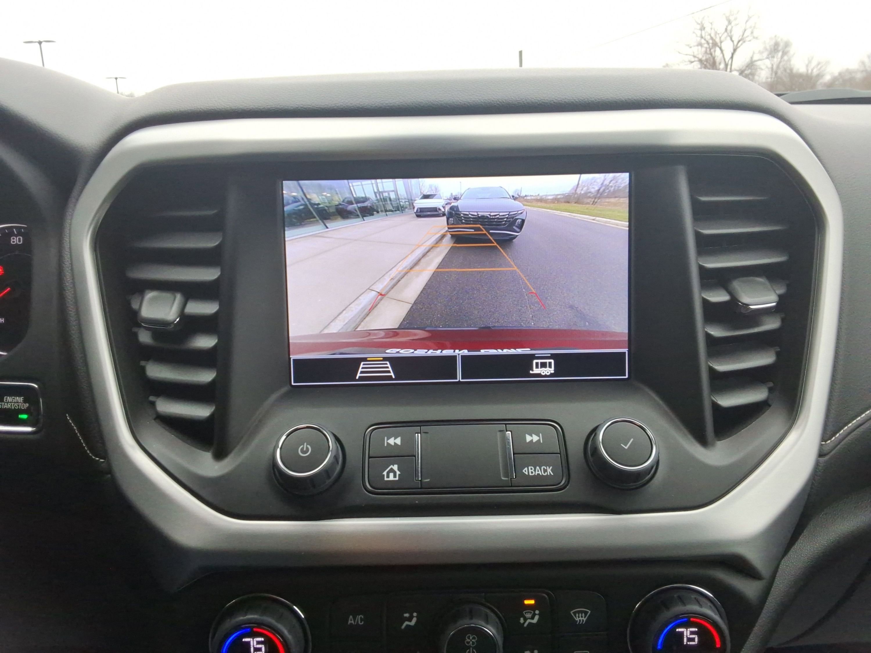 Used 2023 GMC Acadia SLE w/ Driver Convenience Package image 16