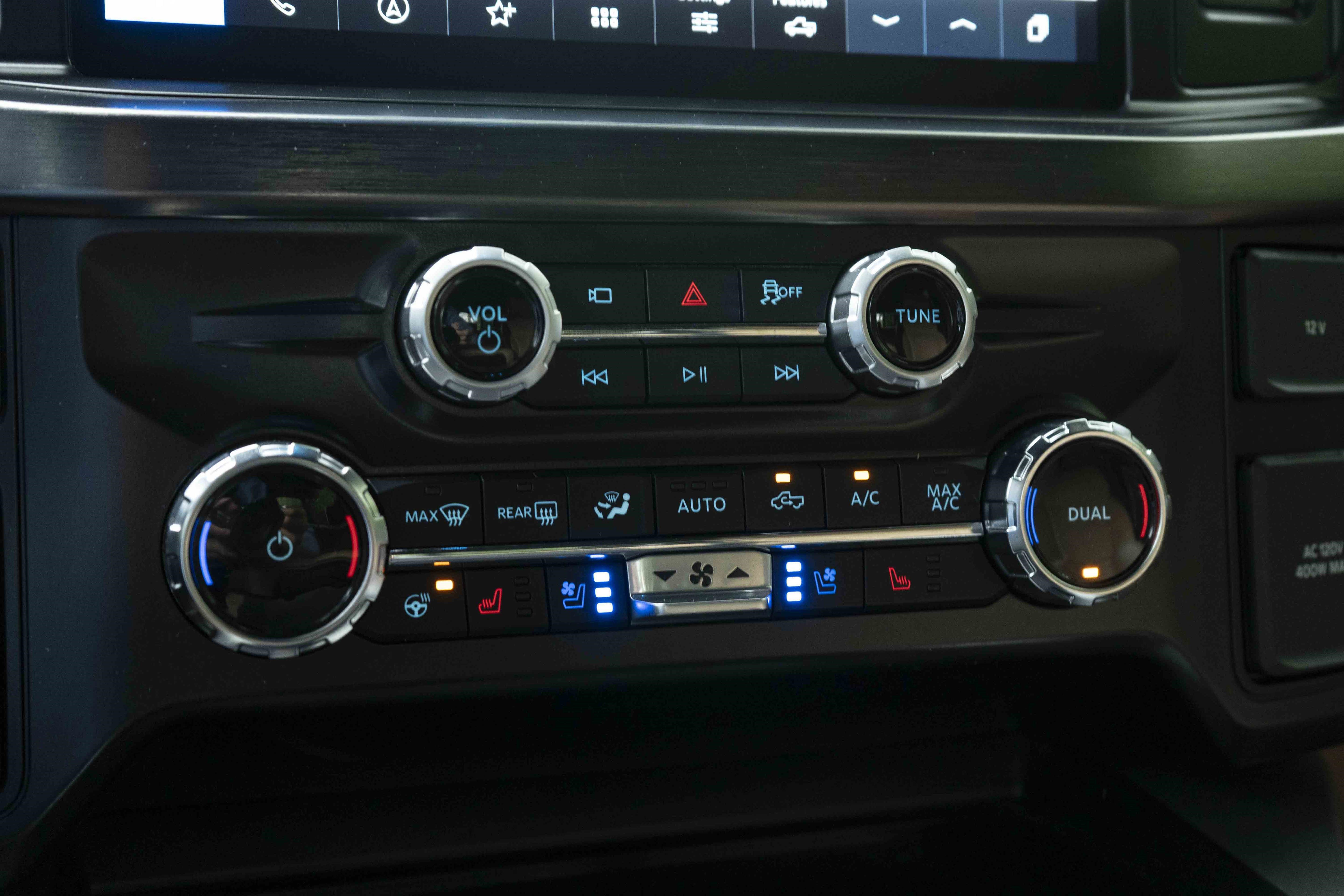 Used 2025 Ford F450 Lariat w/ Lariat Ultimate Package AWD/4WD image 30