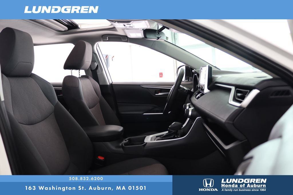 Used 2019 Toyota RAV4 XLE w/ Convenience Package AWD/4WD image 16