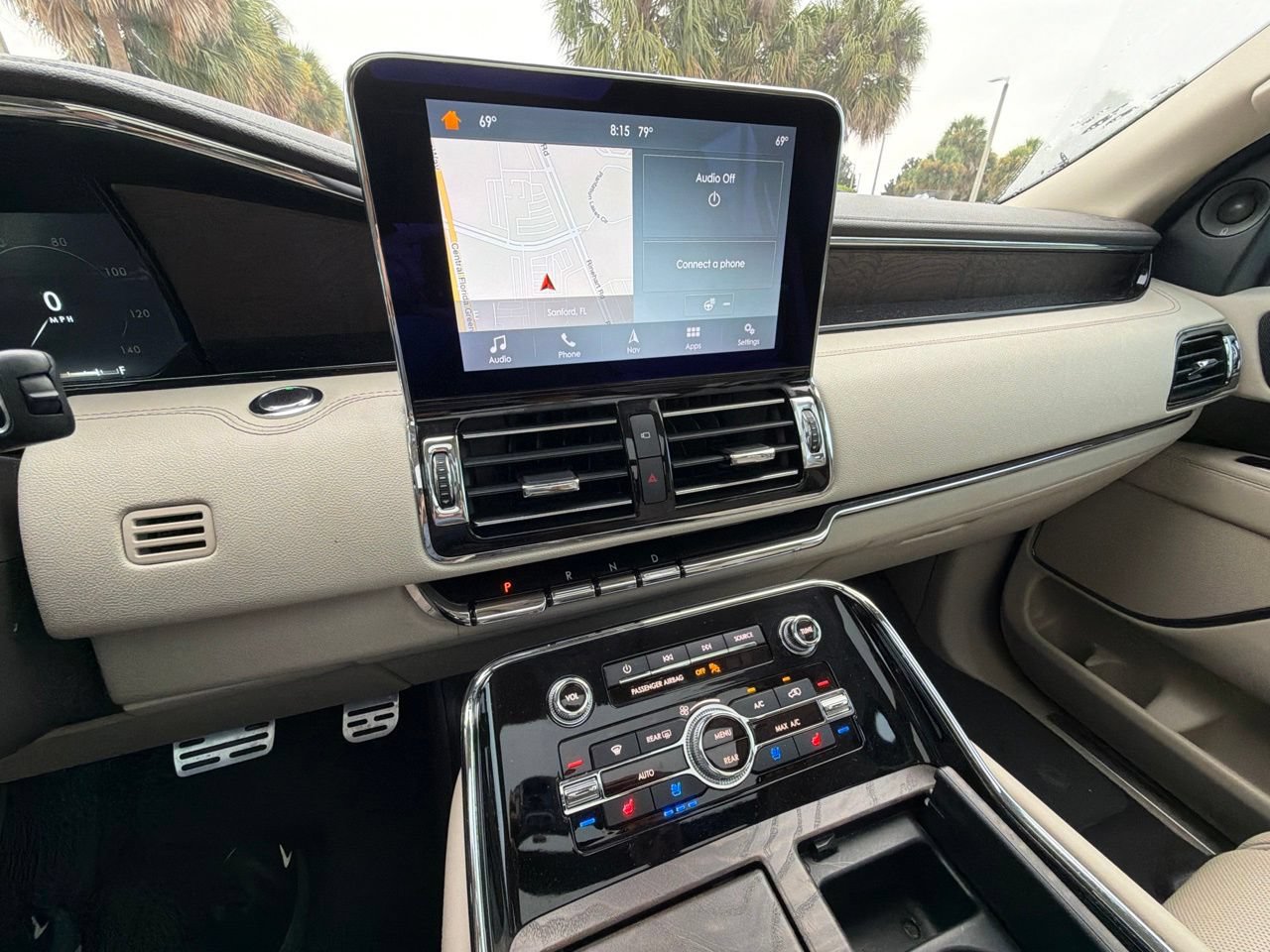 Used 2019 Lincoln Navigator Select w/ Technology Package RWD image 9