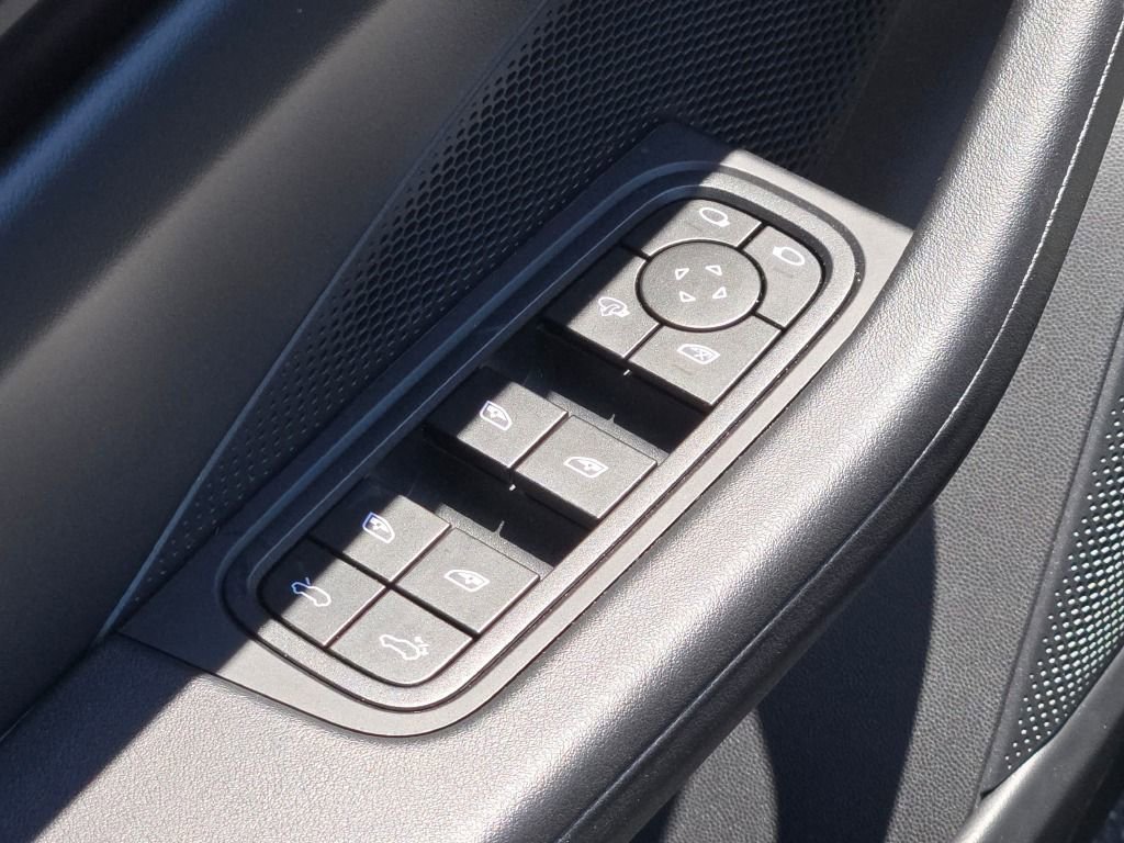 Certified 2024 Porsche Macan 4 Electric image 19