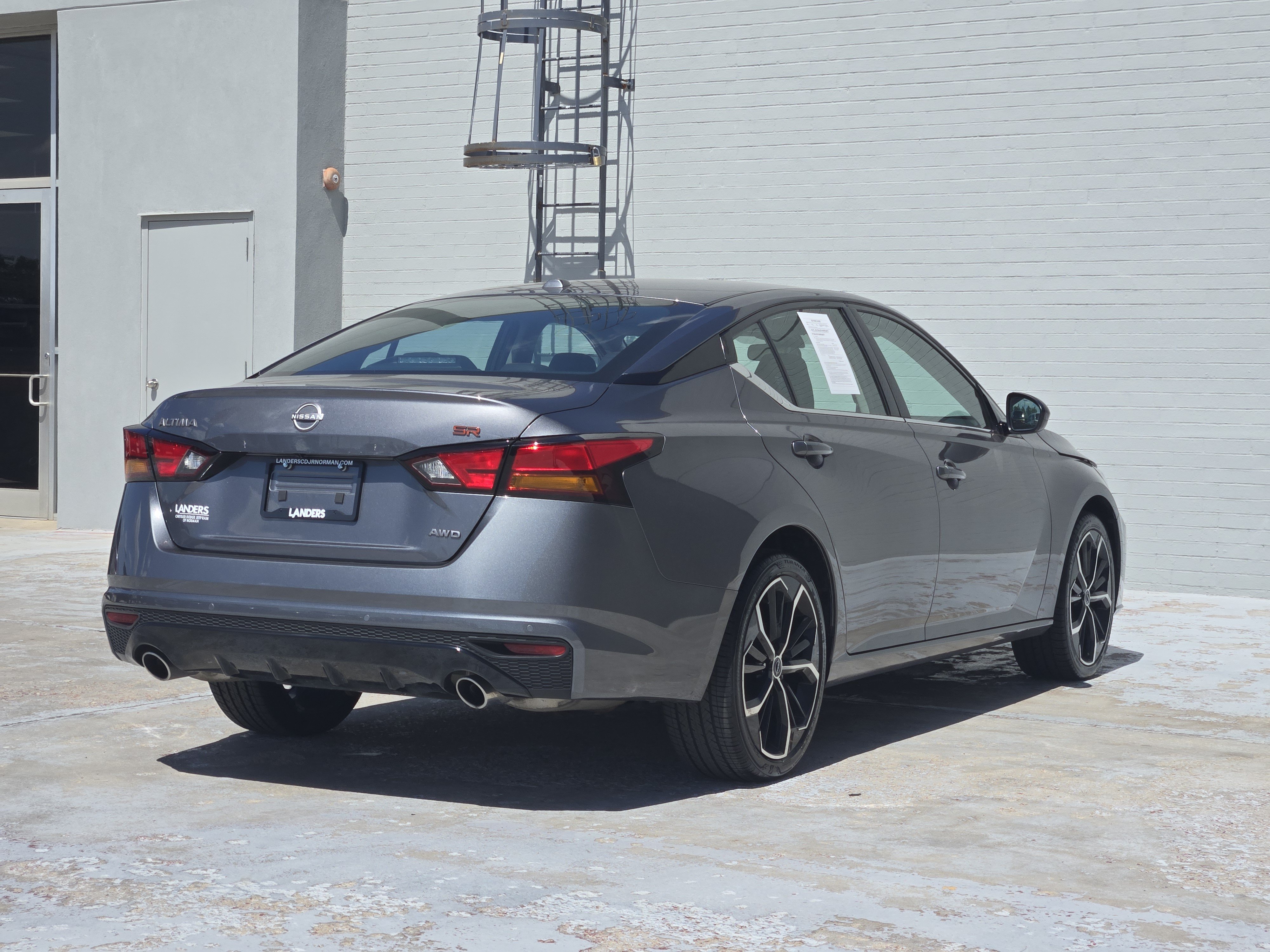 Used 2025 Nissan Altima 2.5 SR AWD/4WD image 8