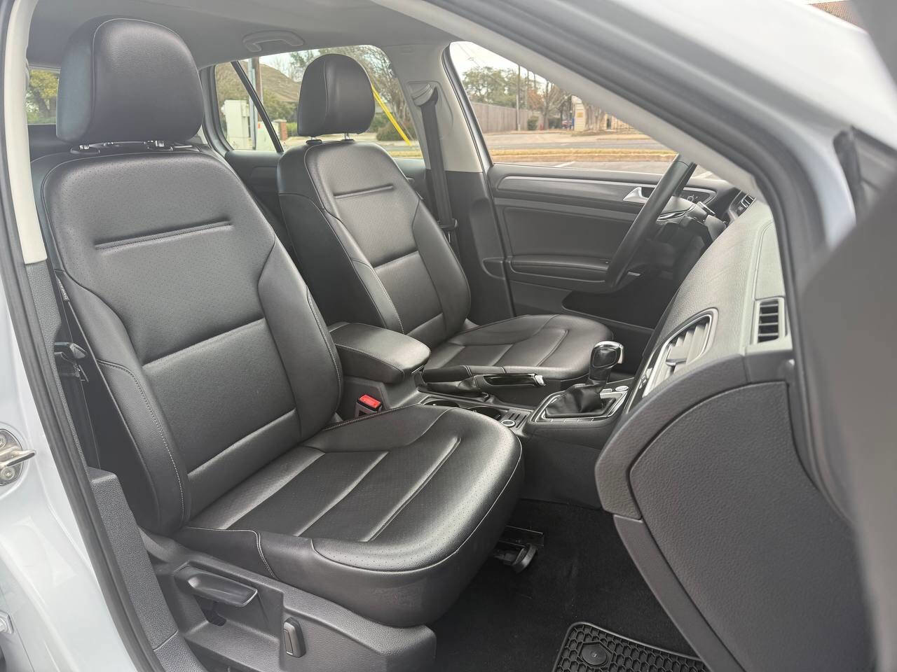 Used 2020 Volkswagen Golf 4-Door image 14