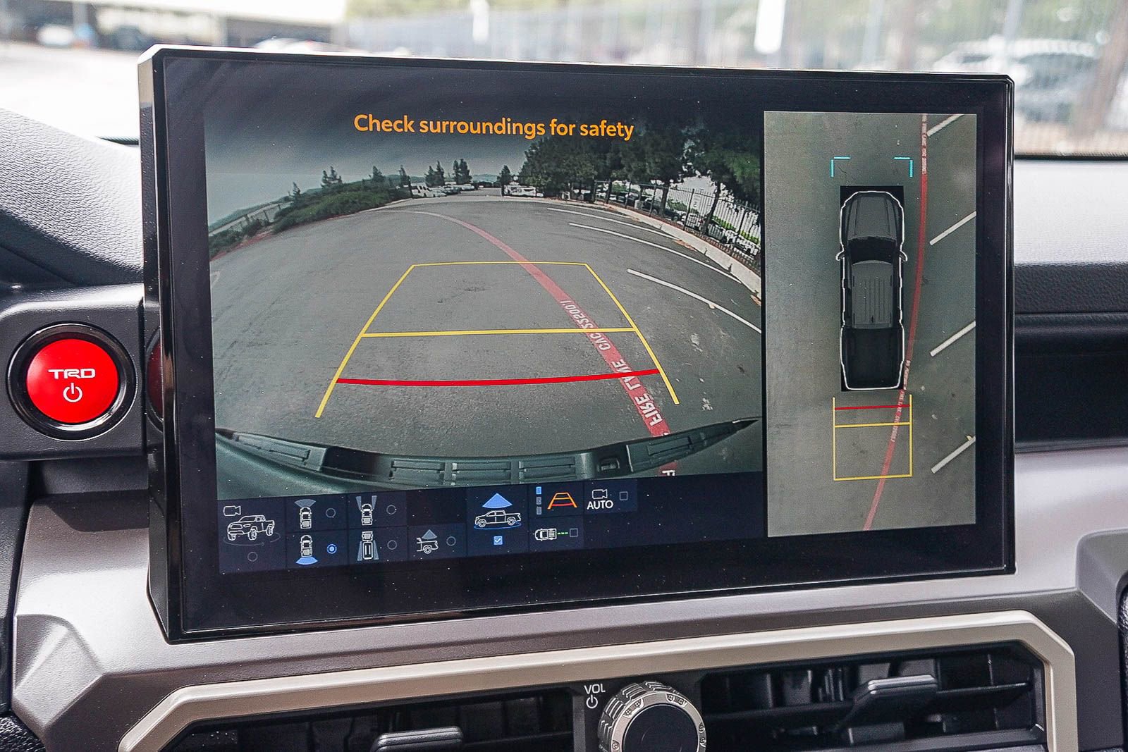 Certified 2024 Toyota Tacoma TRD Sport w/ TRD Sport Premium Package AWD/4WD image 32