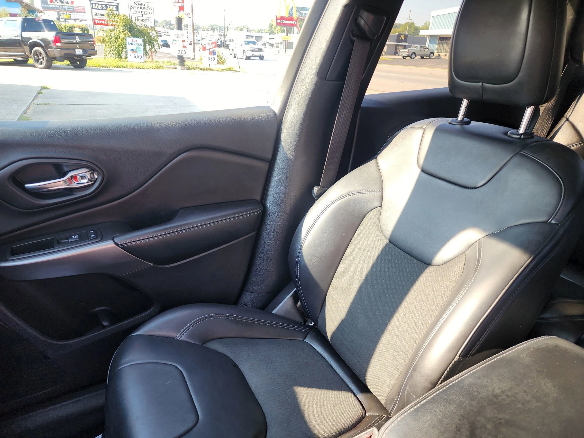 Used 2019 Jeep Cherokee Latitude Plus image 13