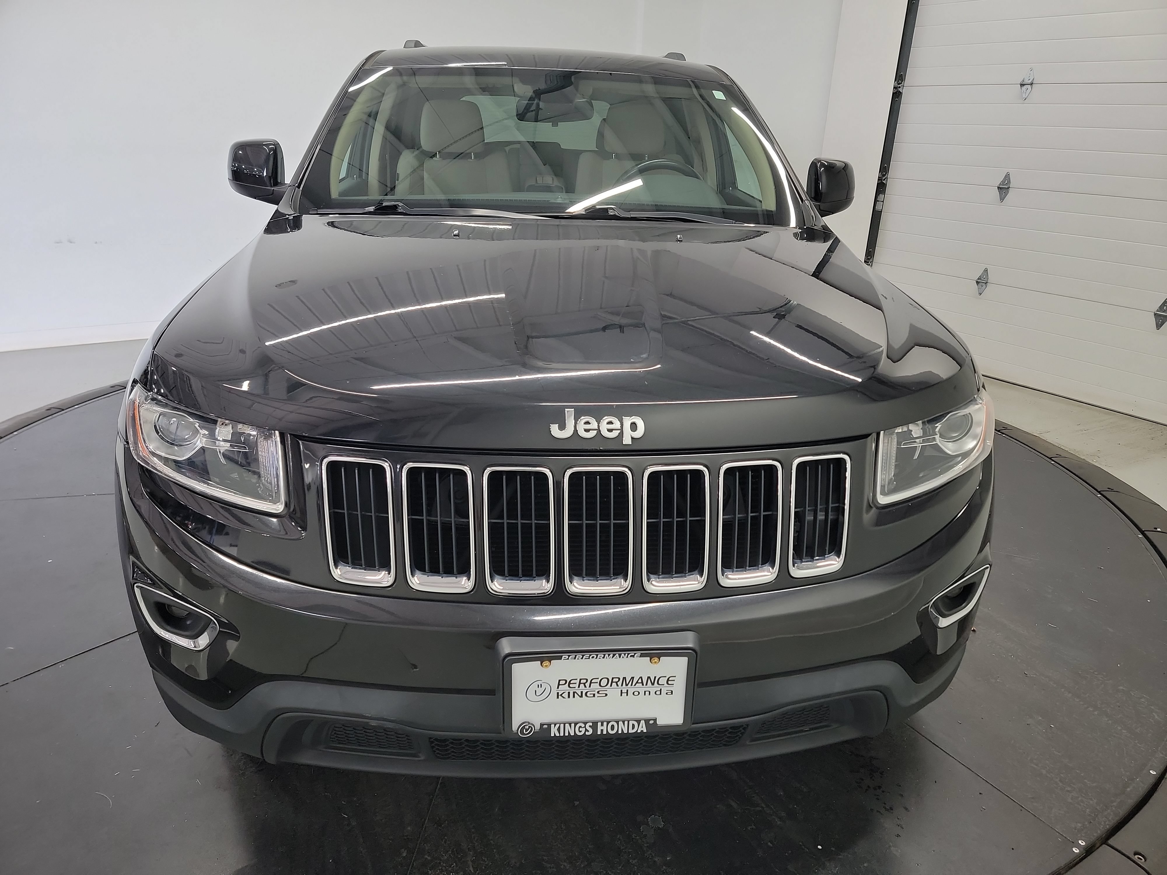 Used 2016 Jeep Grand Cherokee Laredo w/ Quick Order Package 23E AWD/4WD image 2