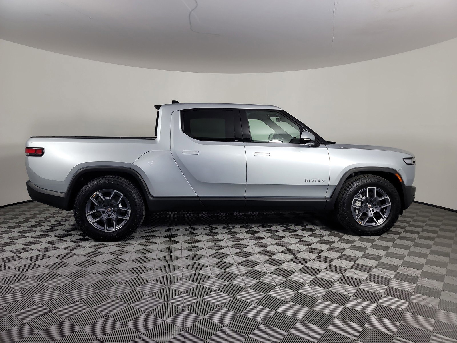 Used 2025 Rivian R1T Adventure image 6