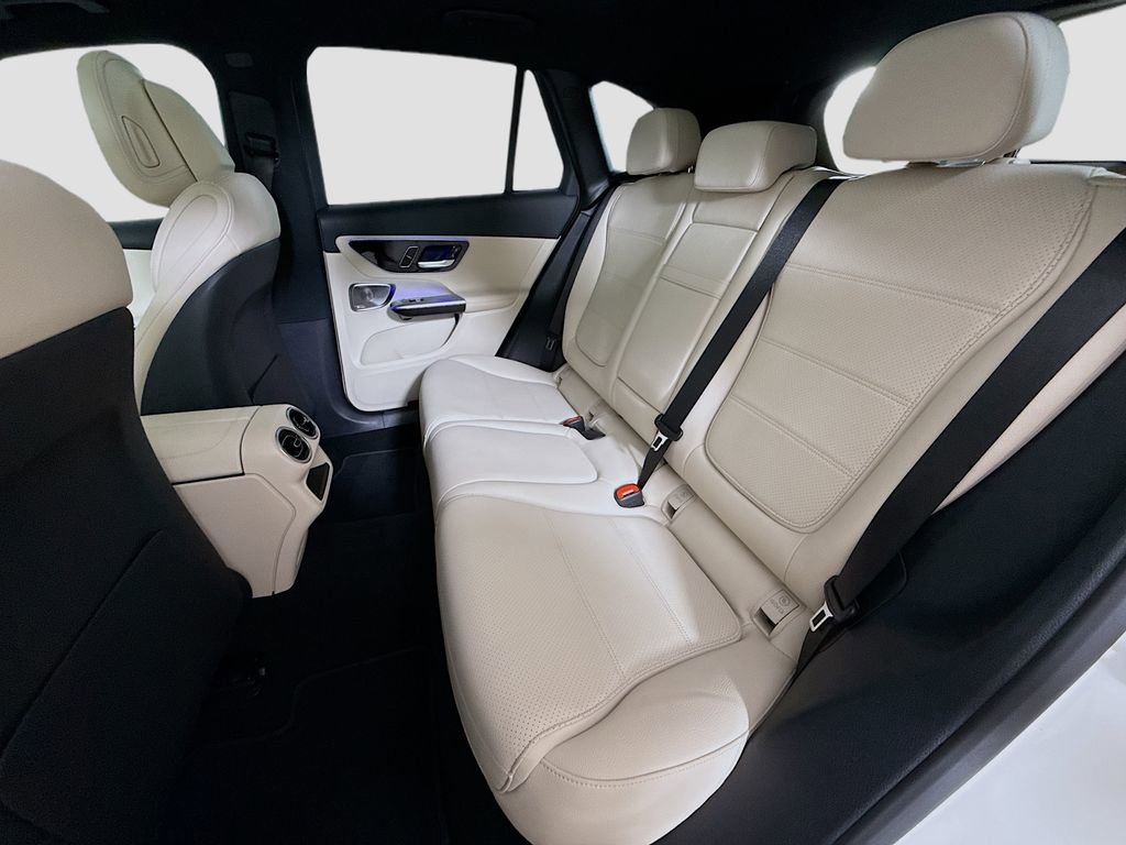 Used 2025 Mercedes-Benz GLC 300 4MATIC image 26