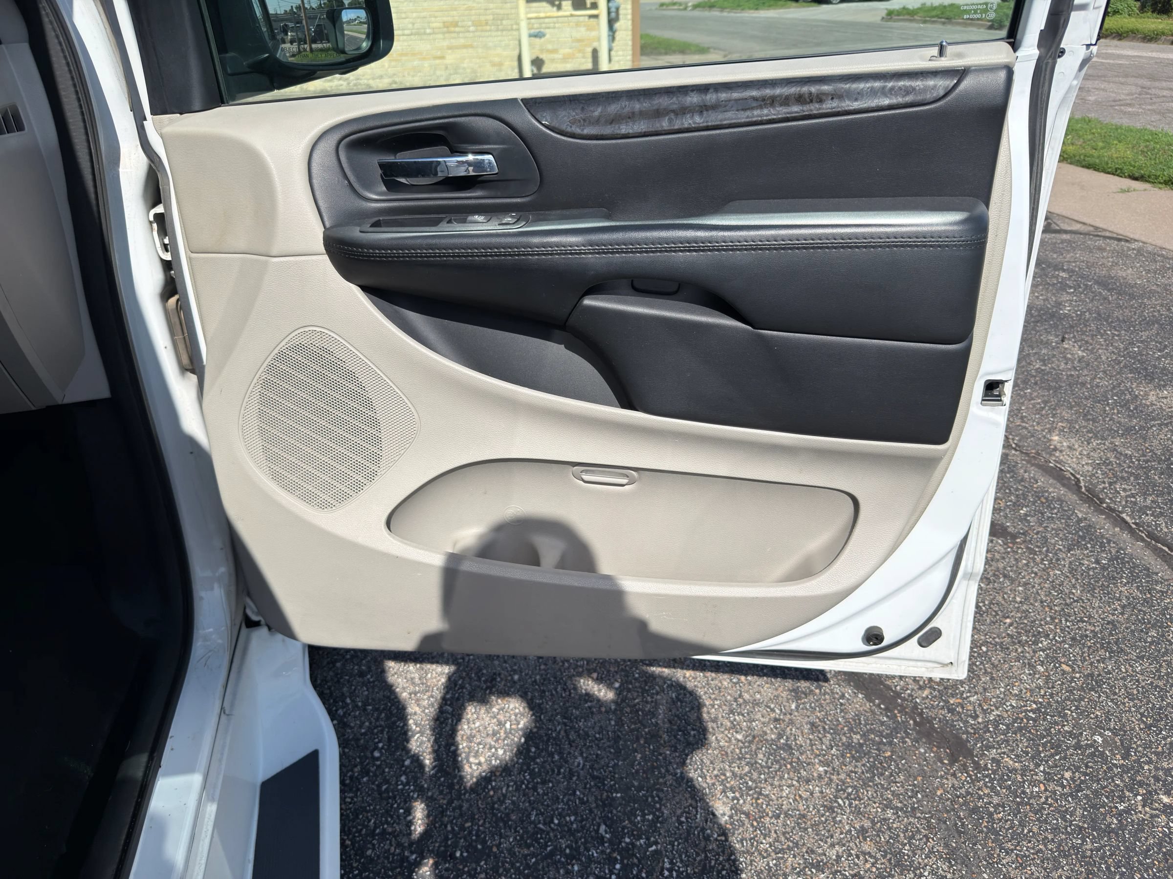 Used 2015 Dodge Grand Caravan SXT FWD image 28
