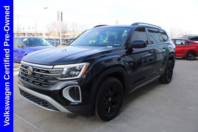 Used 2025 Volkswagen Atlas Peak Edition SE AWD/4WD image 3
