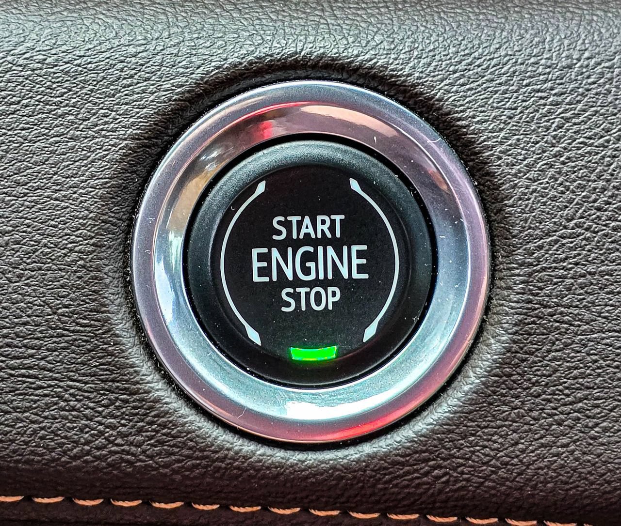 Used 2023 Cadillac Escalade ESV Sport w/ LPO, ONYX Package AWD/4WD image 25