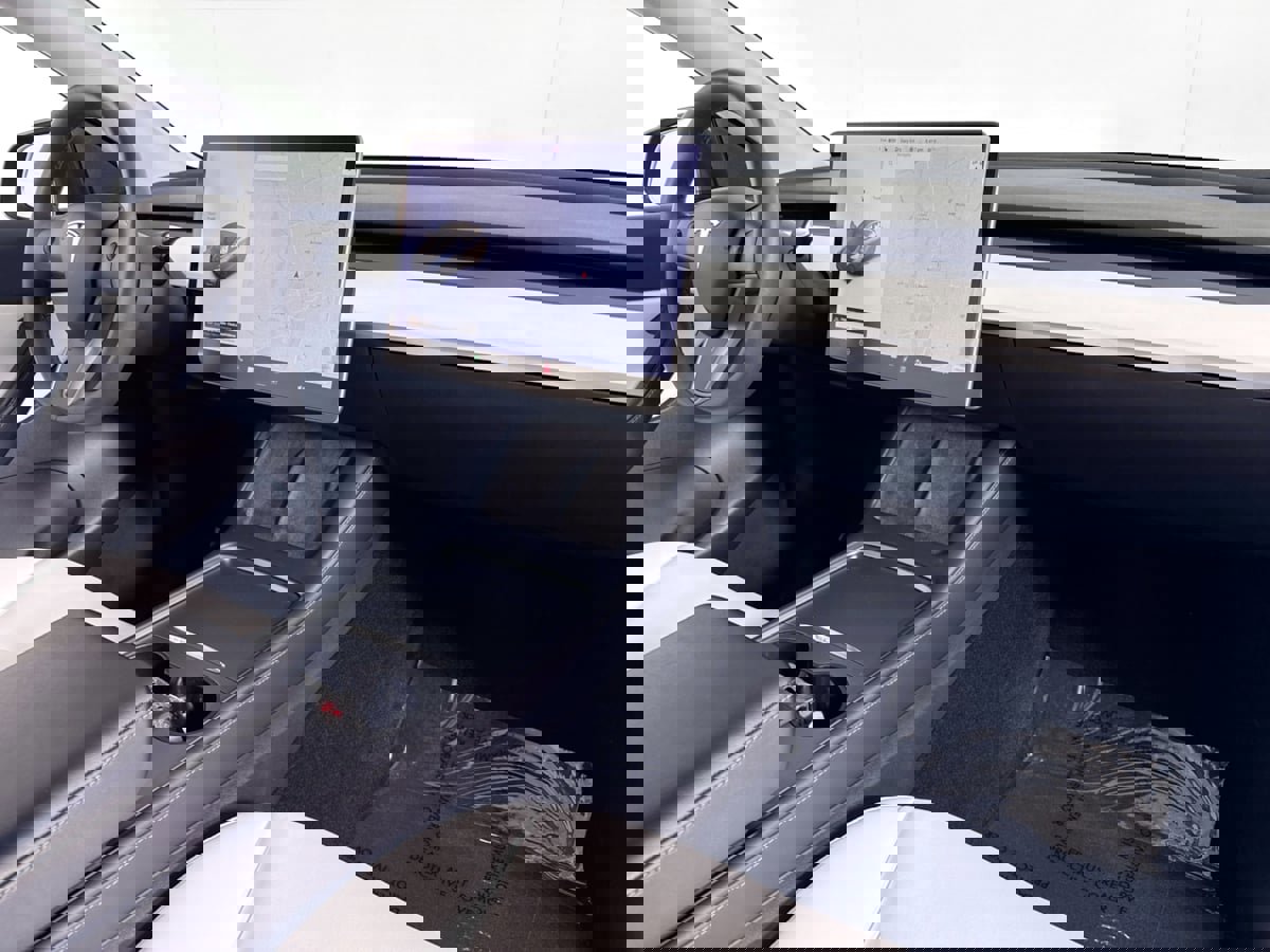 Used 2022 Tesla Model Y Long Range image 33