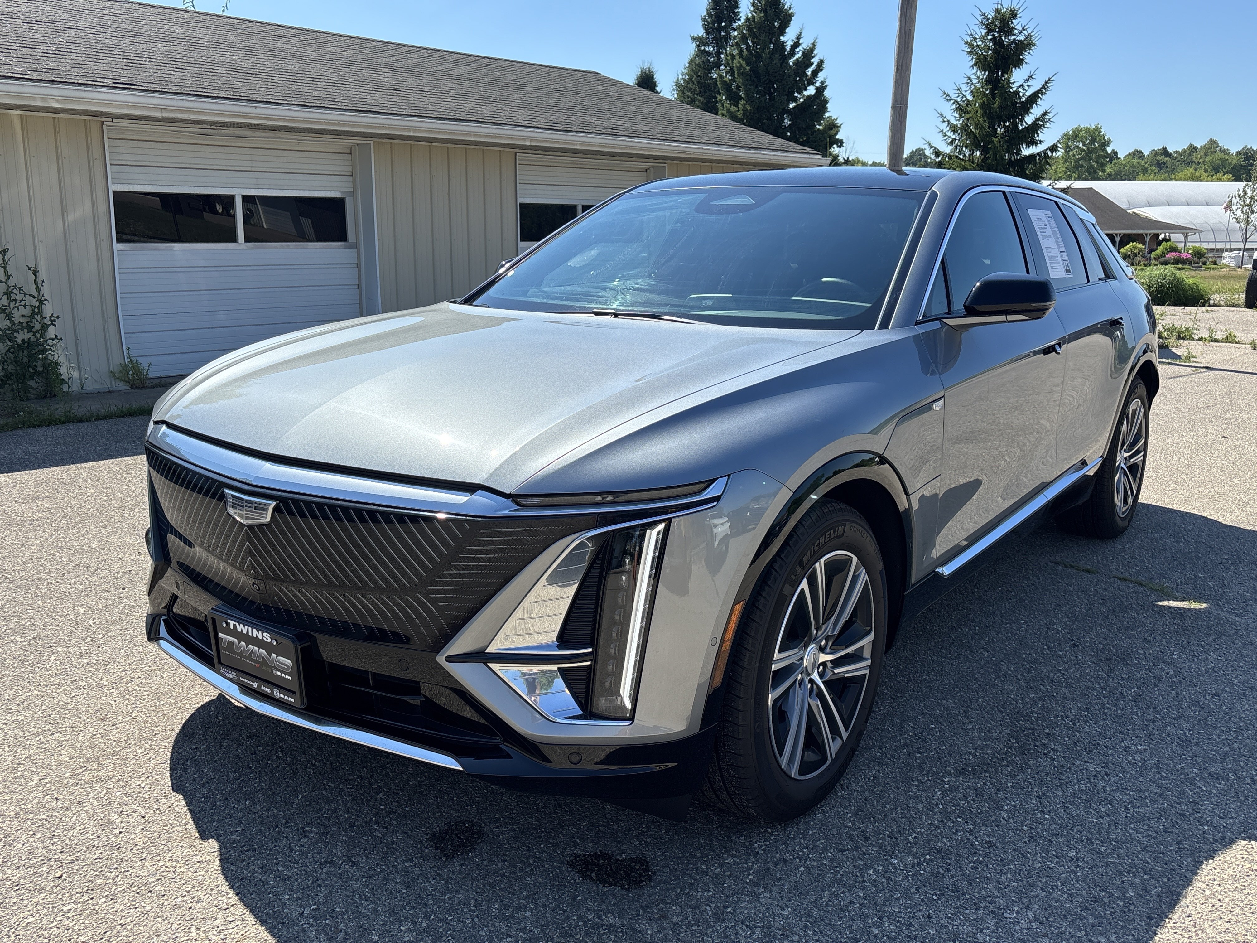 Used 2024 Cadillac Lyriq Luxury AWD/4WD image 11