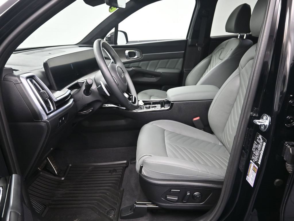 Certified 2025 Kia Sorento SX Prestige w/ Sage Leather Package image 15