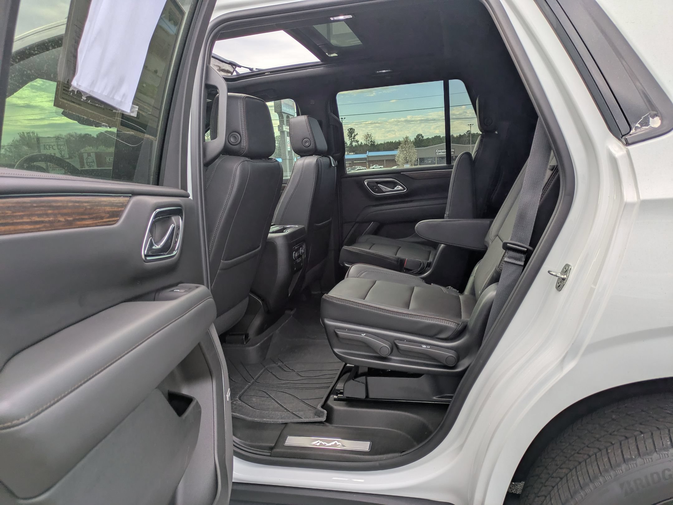 Used 2023 Chevrolet Tahoe High Country w/ Premium Package AWD/4WD image 27
