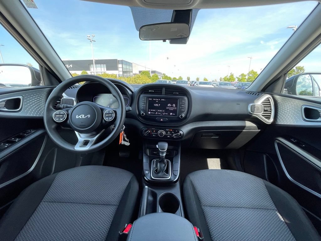 Certified 2025 Kia Soul LX w/ LX Technology Package FWD image 28