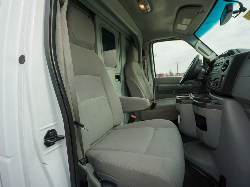 Used 2019 Ford E-350 and Econoline 350 Super Duty w/ Power Windows & Locks Group image 24
