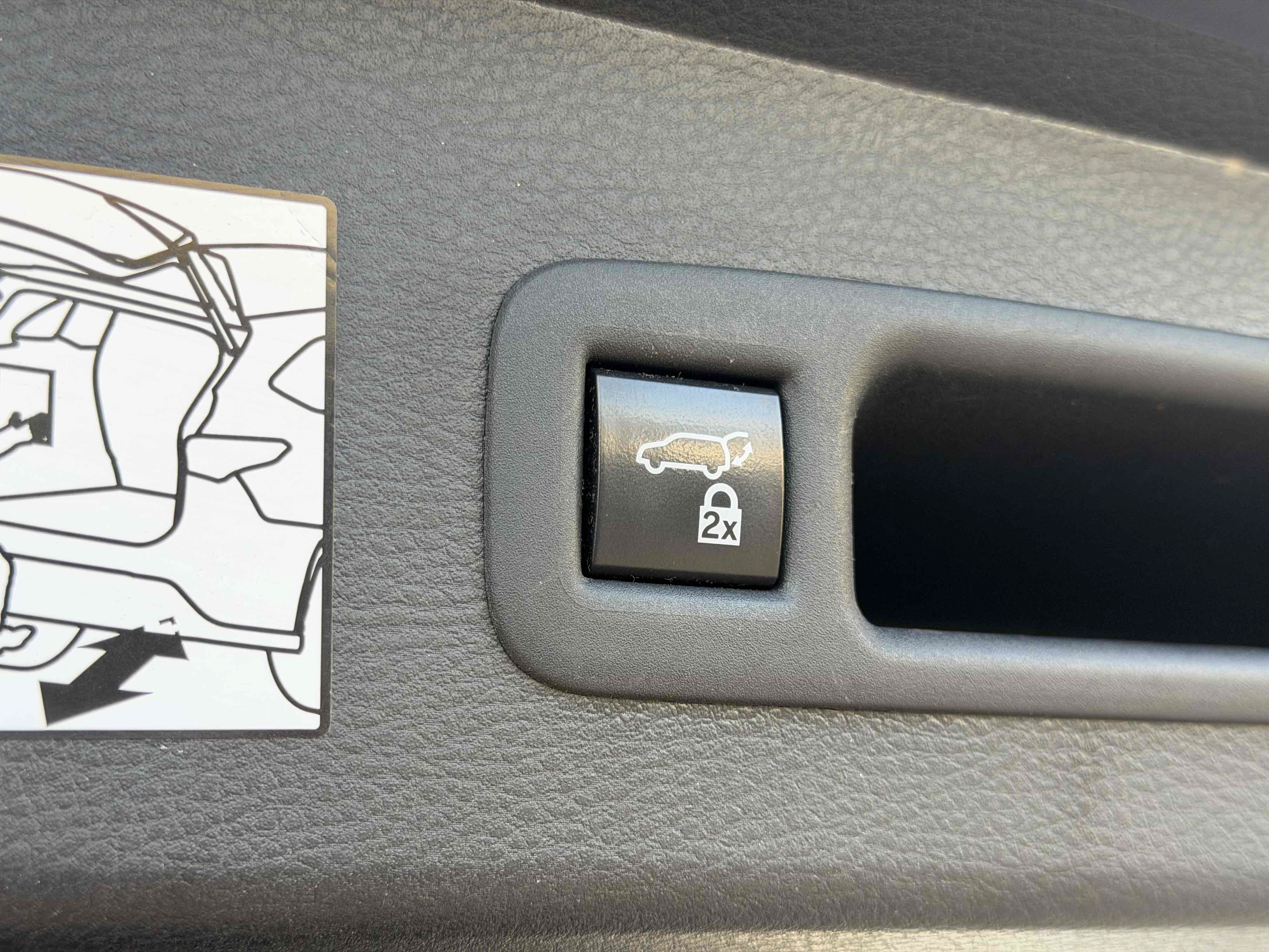 Used 2022 Toyota Sienna XSE w/ XSE Plus Package FWD image 17