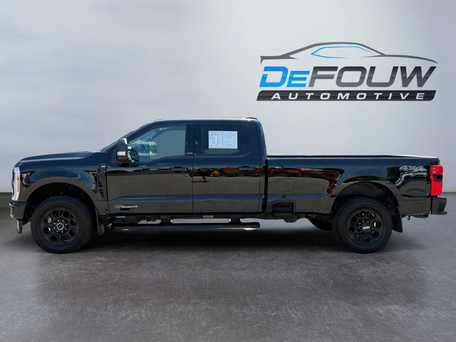 Used 2025 Ford F250 XLT w/ Black Appearance Package AWD/4WD image 6