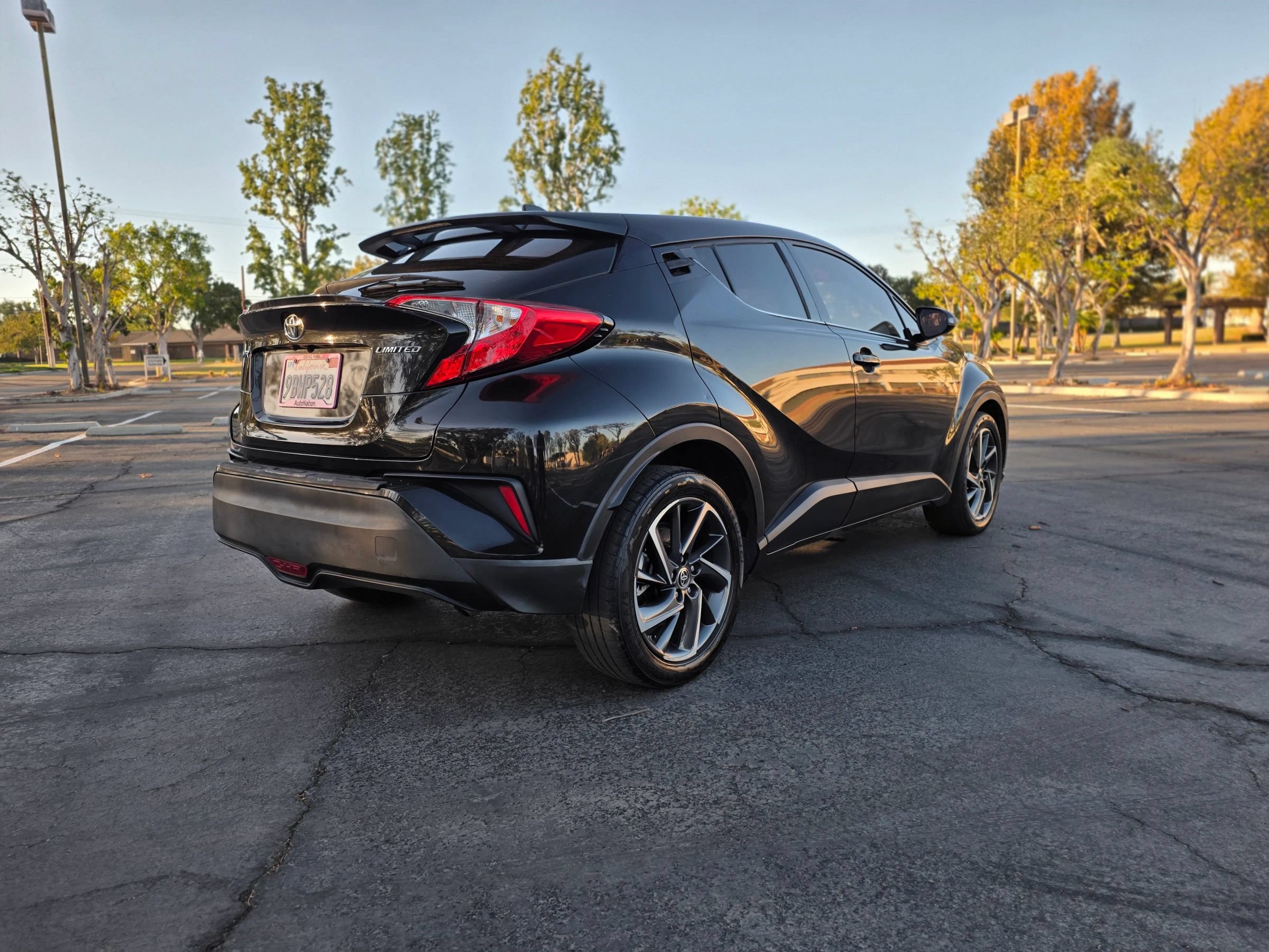 Used 2022 Toyota C-HR Limited FWD image 9