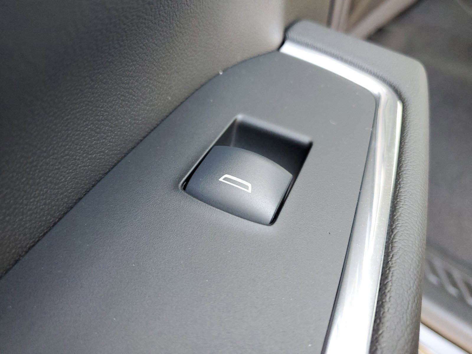 New 2025 GMC Sierra 2500 SLT w/ SLT Premium Package image 16